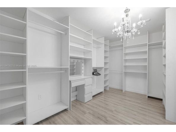 19810 NE 22nd av, Miami FL 33180