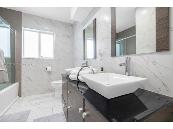 19810 NE 22nd av, Miami FL 33180