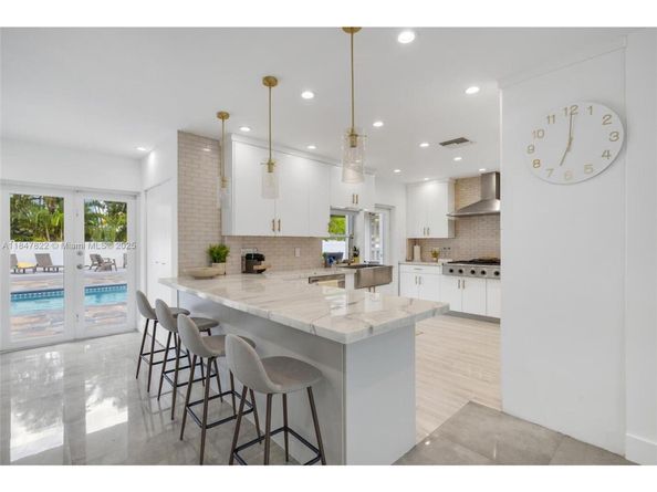 19810 NE 22nd av, Miami FL 33180