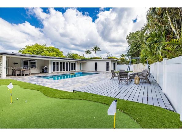 19810 NE 22nd av, Miami FL 33180