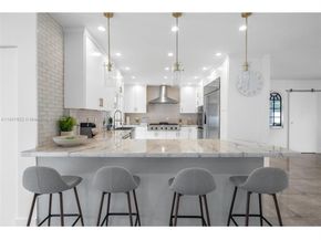 19810 NE 22nd av, Miami FL 33180