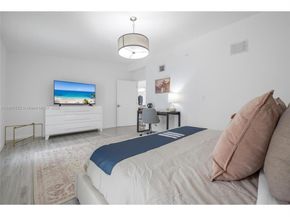 19810 NE 22nd av, Miami FL 33180