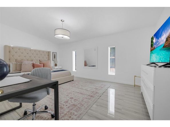 19810 NE 22nd av, Miami FL 33180