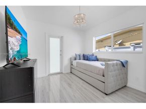 19810 NE 22nd av, Miami FL 33180