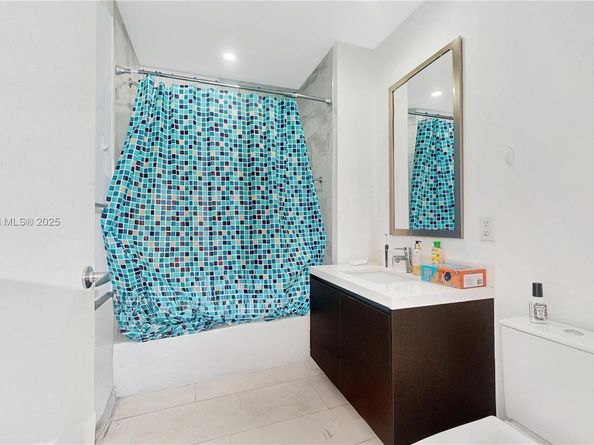 851 NE 1st Ave 1508, Miami FL 33132