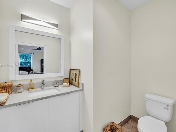 233 NE 11th St, Fort Lauderdale FL 33304