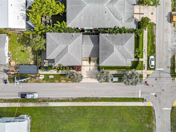 233 NE 11th St, Fort Lauderdale FL 33304
