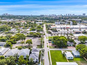 233 NE 11th St, Fort Lauderdale FL 33304