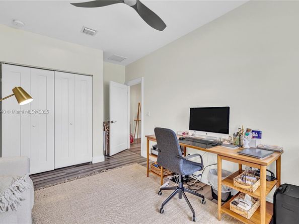 233 NE 11th St, Fort Lauderdale FL 33304
