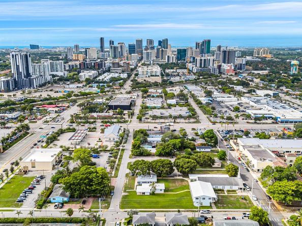 233 NE 11th St, Fort Lauderdale FL 33304