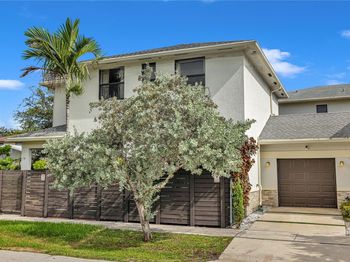 233 NE 11th St