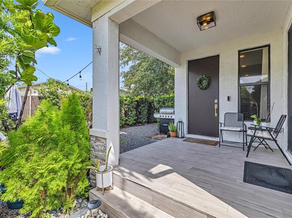 233 NE 11th St, Fort Lauderdale FL 33304
