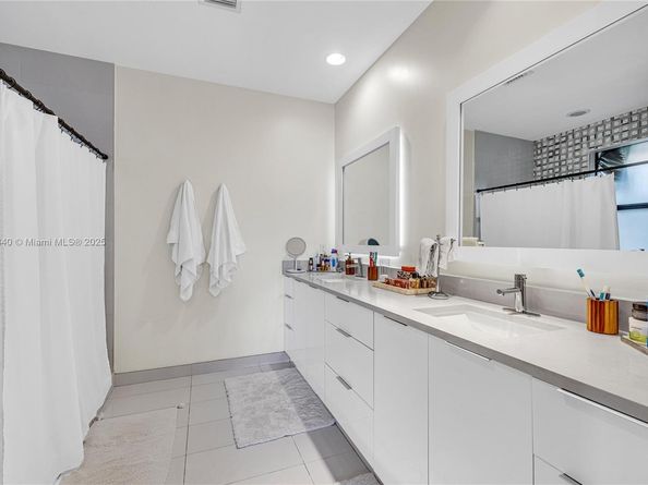 233 NE 11th St, Fort Lauderdale FL 33304