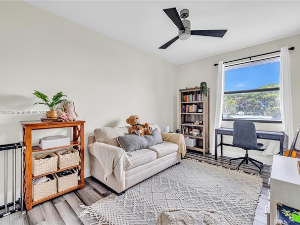 233 NE 11th St, Fort Lauderdale FL 33304