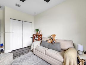 233 NE 11th St, Fort Lauderdale FL 33304