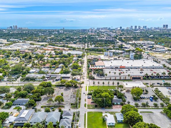 233 NE 11th St, Fort Lauderdale FL 33304