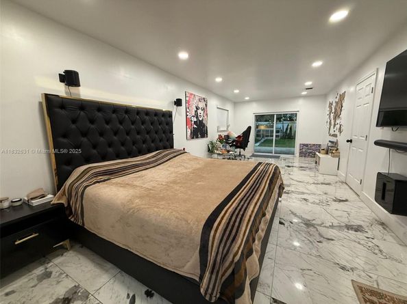 5838 Madison St, Hollywood FL 33023