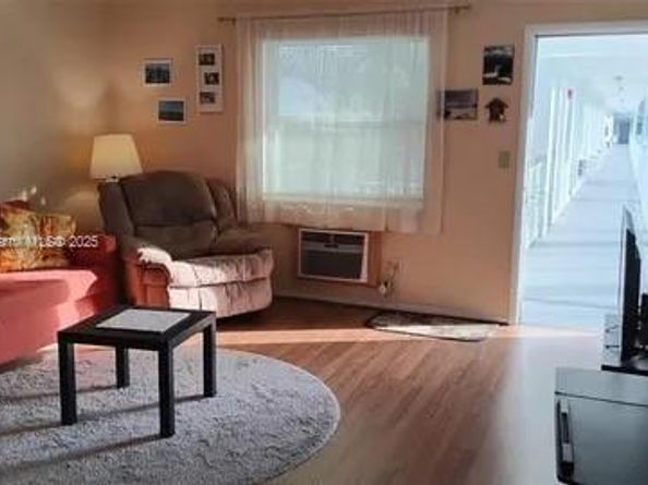 15610 NE 6th Ave 18C, Miami FL 33162