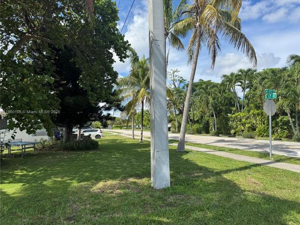 1691 NE 177th St, North Miami Beach FL 33162