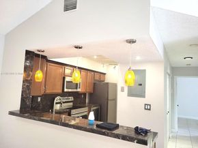 18850 NW 57th Ave 306, Hialeah FL 33015