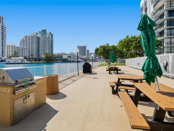 800 Parkview Dr 701, Hallandale Beach FL 33009