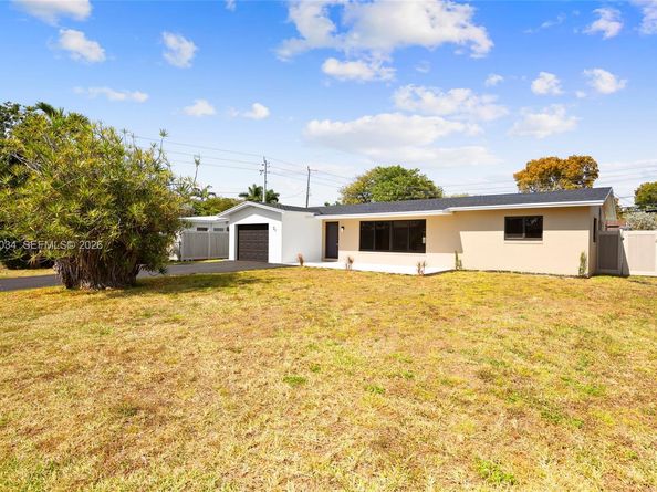 21 SE 7th St, Pompano Beach FL 33060