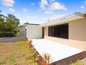 21 SE 7th St, Pompano Beach FL 33060