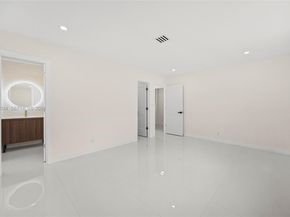 21 SE 7th St, Pompano Beach FL 33060