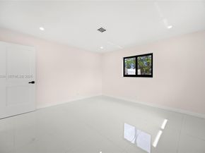 21 SE 7th St, Pompano Beach FL 33060