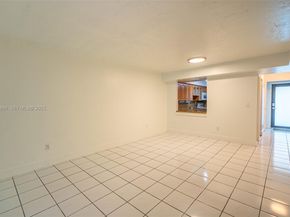 895 W 80th Pl, Hialeah FL 33014