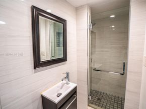 895 W 80th Pl, Hialeah FL 33014