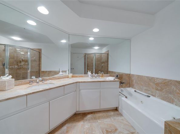 888 Brickell Key Dr 2610, Miami FL 33131