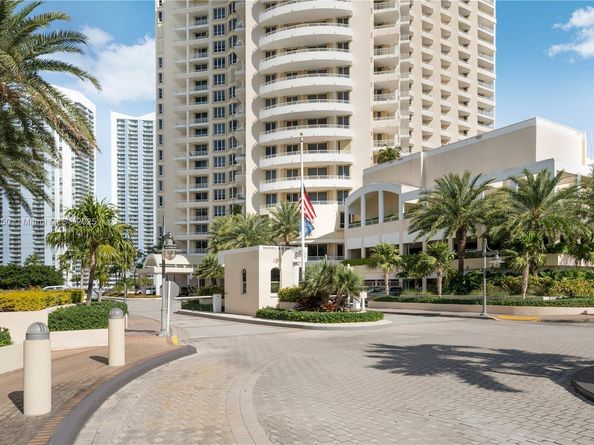 888 Brickell Key Dr 2610, Miami FL 33131