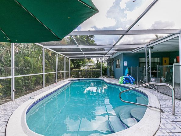 17860 NE 9th Pl, North Miami Beach FL 33162