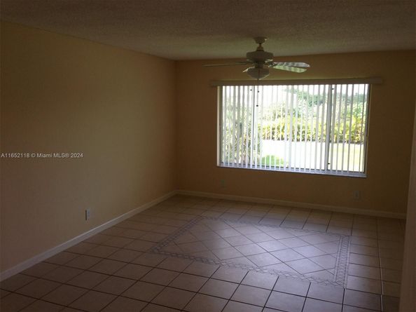 10127 Twin Lakes Dr 24J, Coral Springs FL 33071