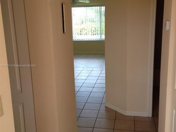 10127 Twin Lakes Dr 24J, Coral Springs FL 33071