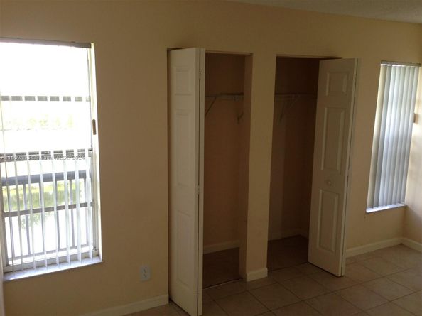 10127 Twin Lakes Dr 24J, Coral Springs FL 33071