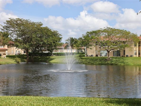 10127 Twin Lakes Dr 24J, Coral Springs FL 33071