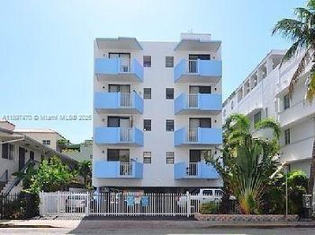 821 Collins Ave