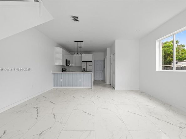 2145 NW Fourth st, Pompano Beach FL 33069