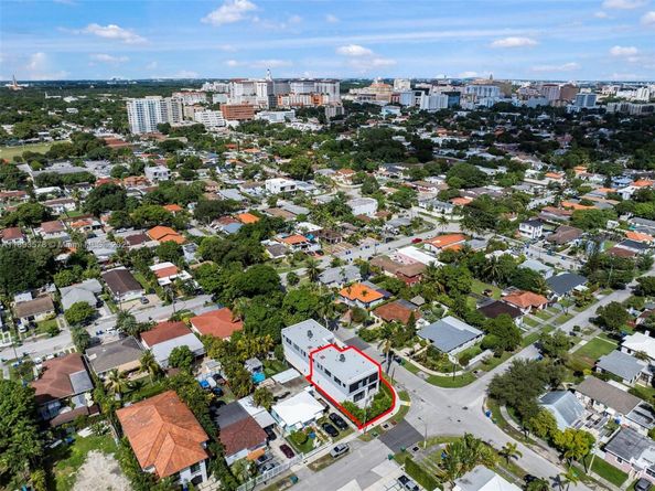 3300 SW 27th Ter 3300, Miami FL 33133
