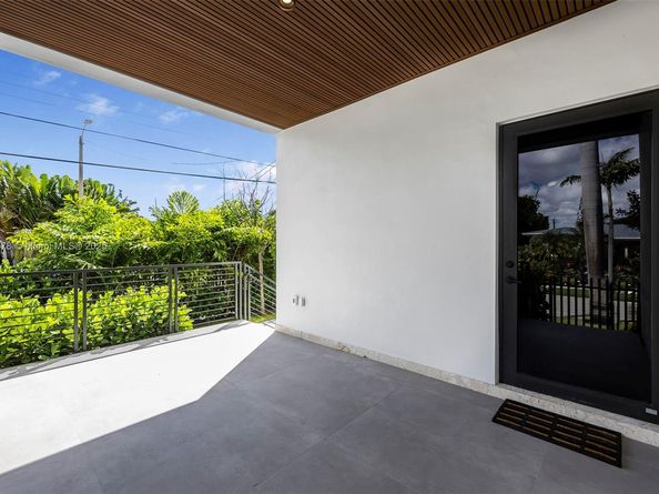 3300 SW 27th Ter 3300, Miami FL 33133
