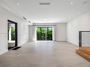 3300 SW 27th Ter 3300, Miami FL 33133