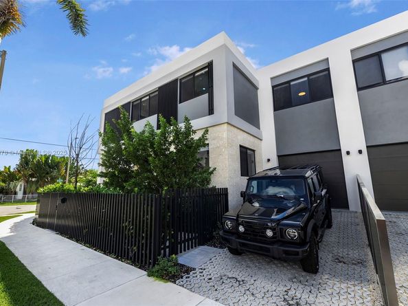3300 SW 27th Ter 3300, Miami FL 33133