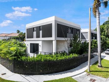 3300 SW 27th Ter