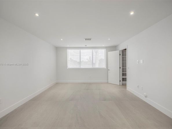 3300 SW 27th Ter 3300, Miami FL 33133
