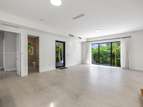 3300 SW 27th Ter 3300, Miami FL 33133