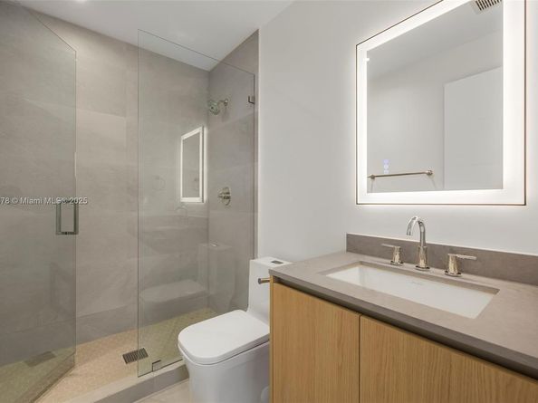 3300 SW 27th Ter 3300, Miami FL 33133