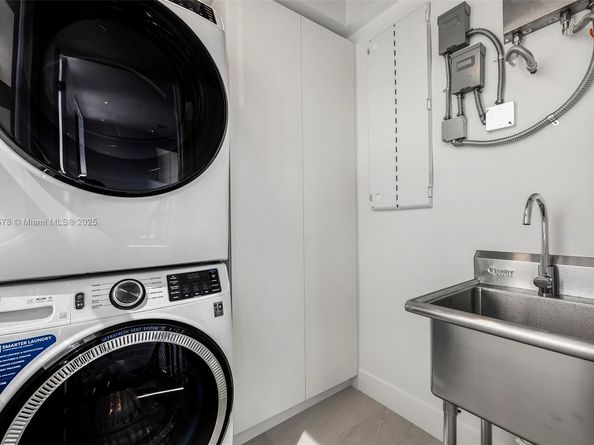 3300 SW 27th Ter 3300, Miami FL 33133