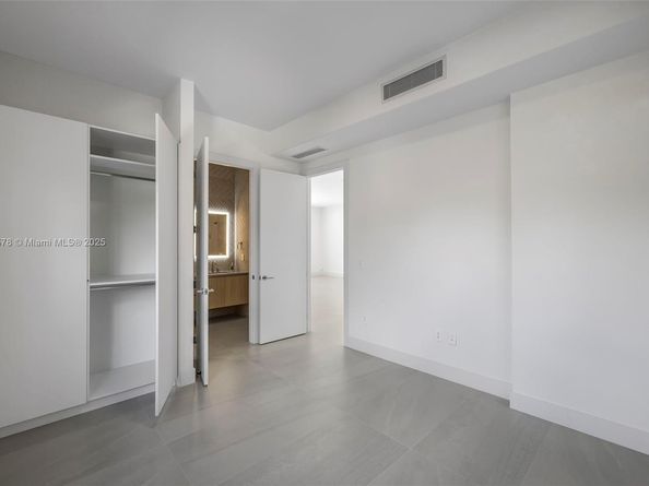 3300 SW 27th Ter 3300, Miami FL 33133